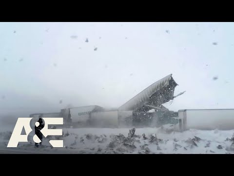 Snowstorm Leads To MASSIVE Pileup On Icy Highway | Road Wars | A&amp;E