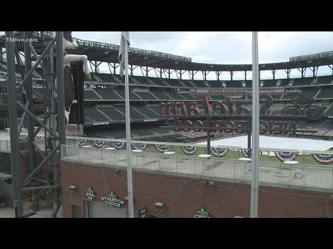 Fans find a way to see Braves game even though they can&#039;t be inside stadium